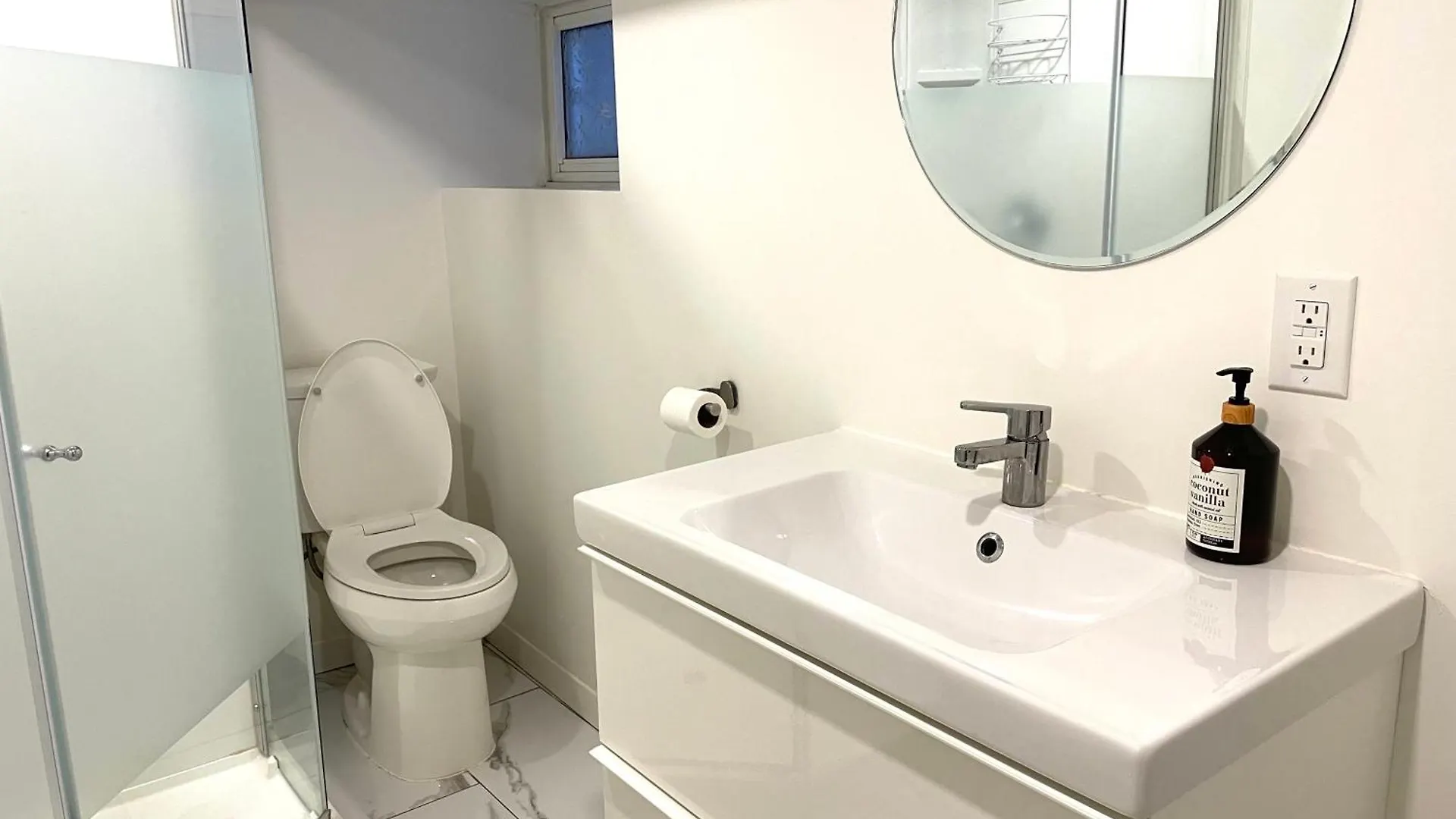 Downtown Private Suite Τορόντο Δωμάτια σε οικογενειακή κατοικία